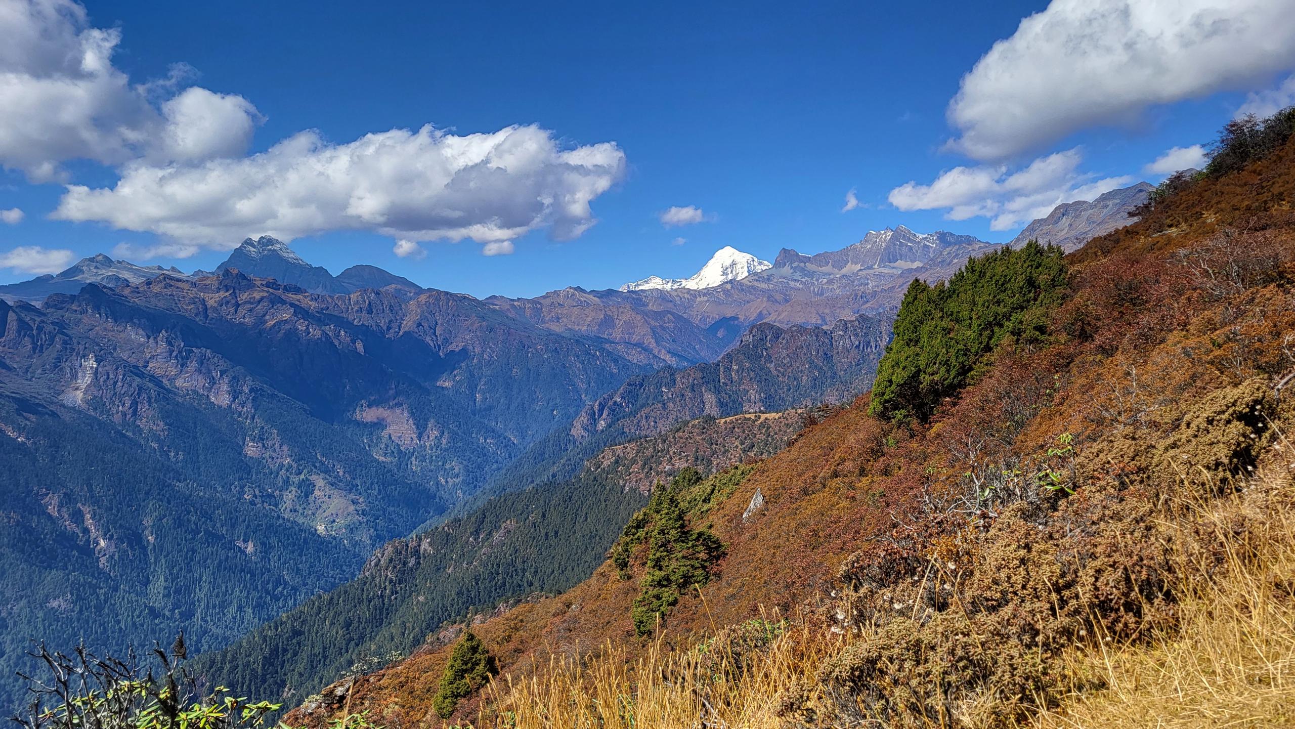 Misty Himalayan mountain range along the Druk Path trekking trail