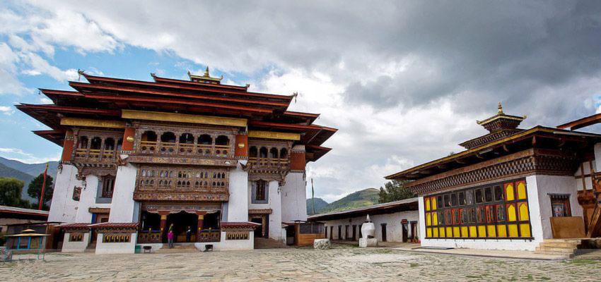 Punakha Dzong, a stop on this Gangtey Valley walking tour